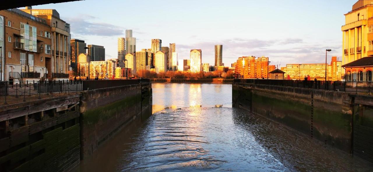 Stunning Massive Bedroom +Direct Thames River View 런던 외부 사진