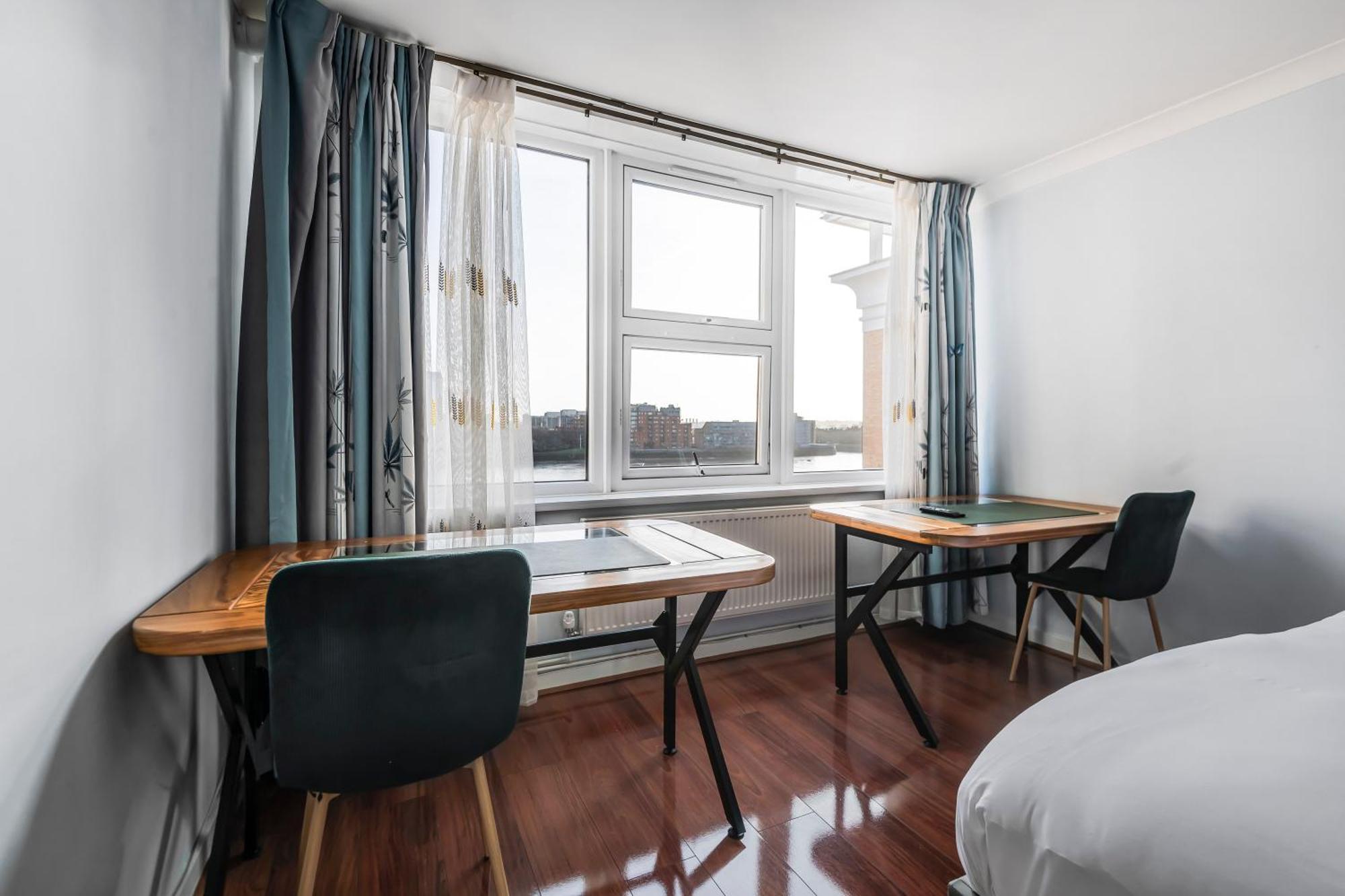 Stunning Massive Bedroom +Direct Thames River View 런던 외부 사진